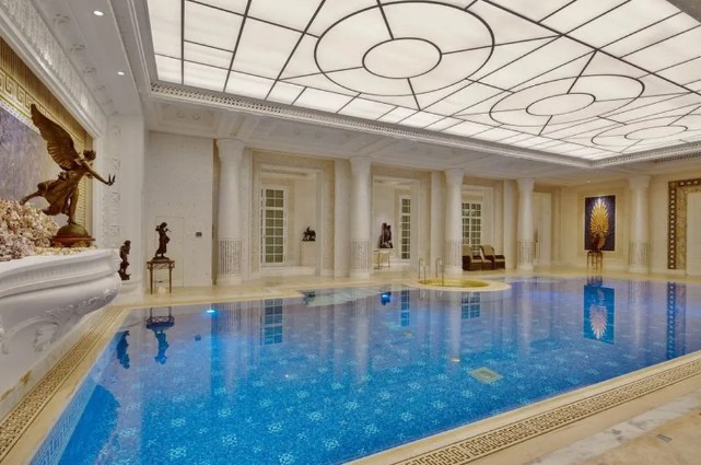 Além de piscina, Palácio de Mármore tem espaços de lazer internos — Foto: Divulgação/Luxhabitat Sotheby's International Realty