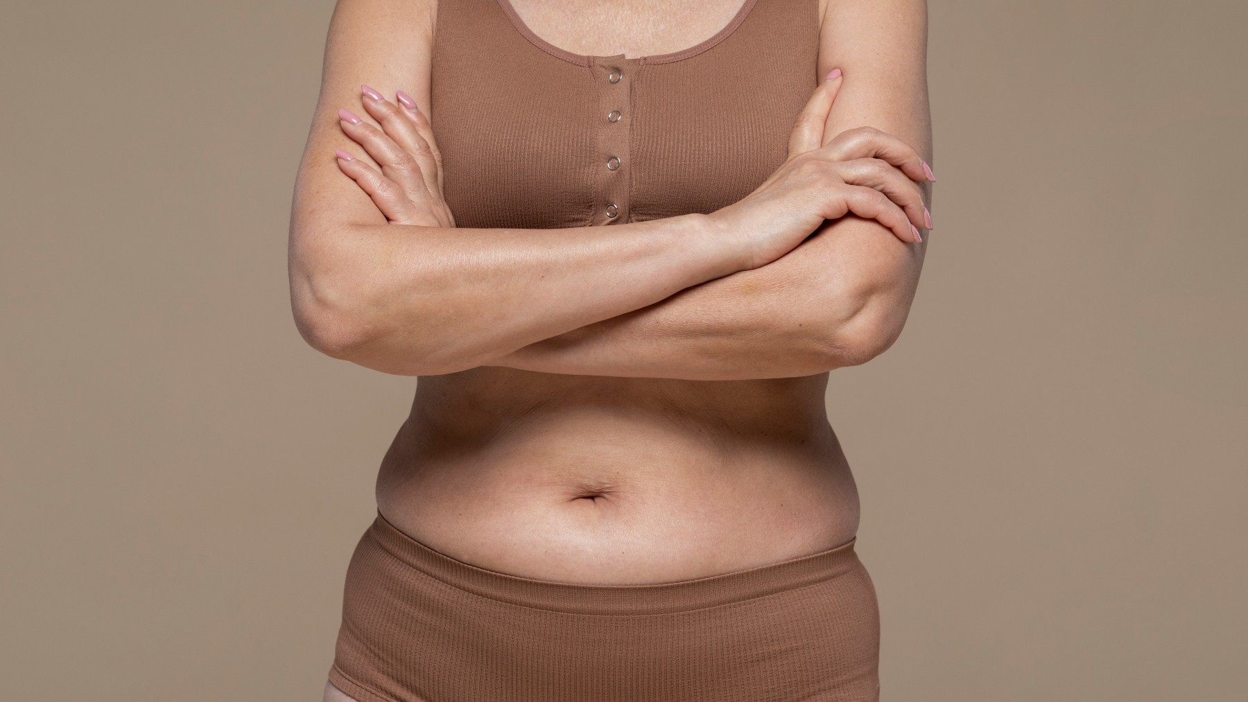 'Pochete da menopausa': por que a barriga muda mesmo sem ganhar peso?