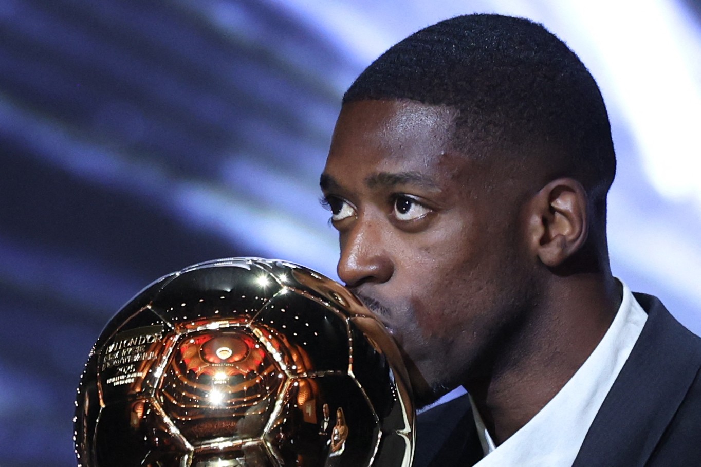 PSG enfrenta impasse com Dembélé após Bola de Ouro: craque quer aumento, clube resiste a salários milionários
