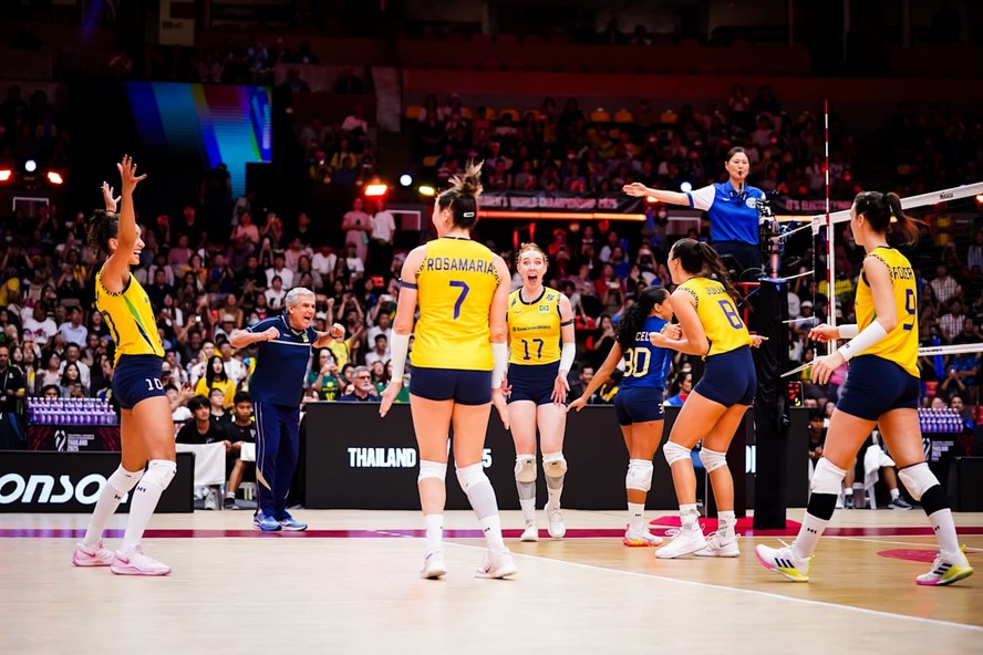 Sele&ccedil;&atilde;o brasileira venceu o Jap&atilde;o e enfrentar&aacute; It&aacute;lia na semifinal do Mundial de V&ocirc;lei