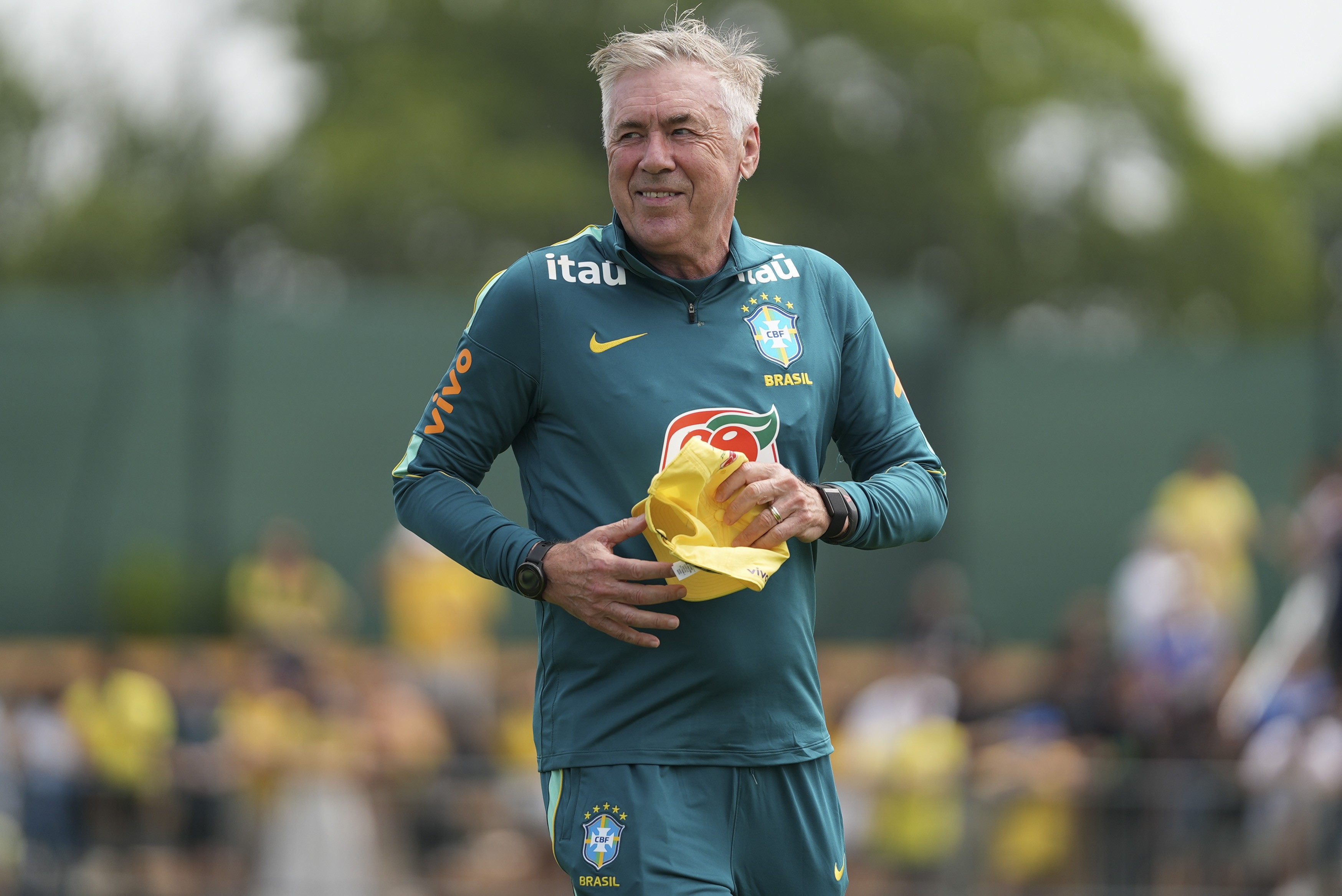 Ancelotti tem o 'molho': como italiano rompeu resistência a estrangeiros na seleção e conquistou torcida brasileira