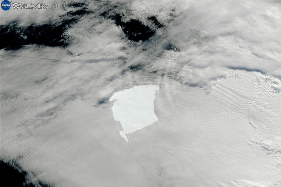 Primeiro grande pedaço se desprende de maior iceberg do mundo — Foto: AFP/Nasa