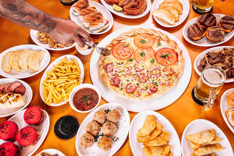 Pizzas no rodízio do Empório do Galeto — Foto: Divulgação