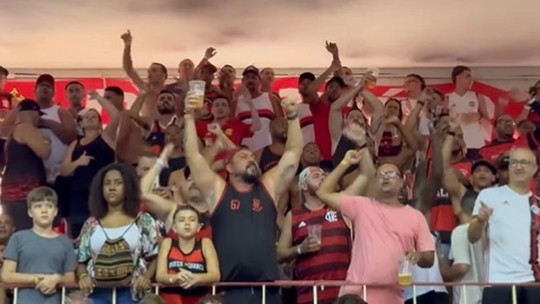 Torcedores do Flamengo protestam contra Gabigol em jogo de basquete
