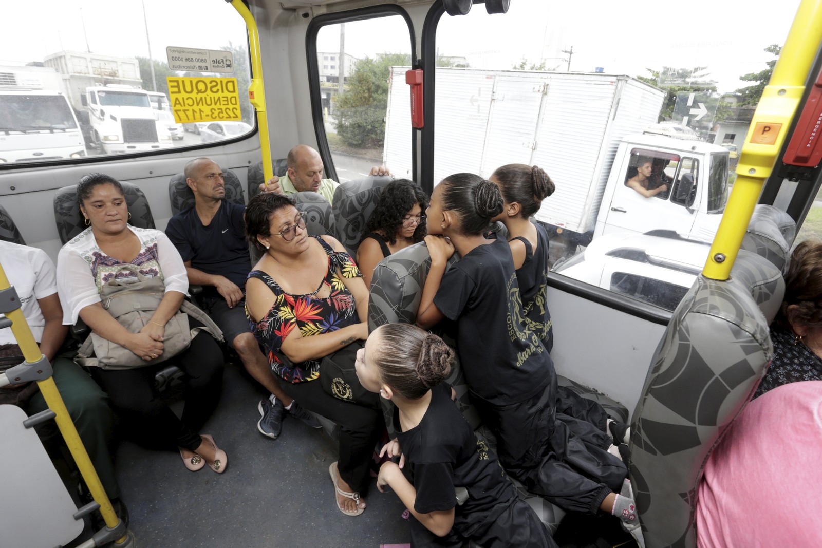 Conheça a história de três meninas que percorrem 130 Km por dia para ...