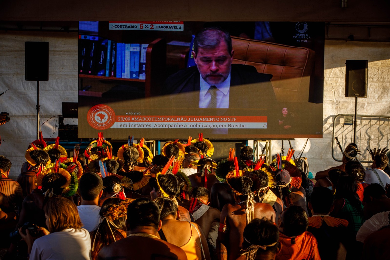 Indígenas acompanham votação no STF sobre o marco temporal — Foto: Brenno Carvalho/Agência O Globo