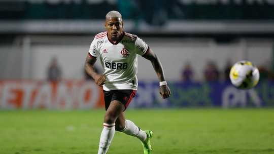 São Paulo sinalizou com três anos de contrato a Marinho, que tentou forçar saída do Flamengo