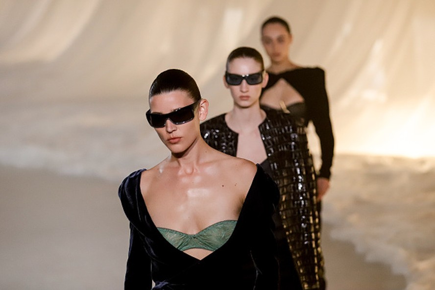 Balmain apresenta coleção de inverno sob nova direção criativa