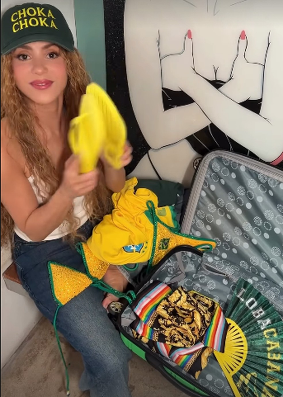 Shakira em post com mala brasileira — Foto: Reprodução