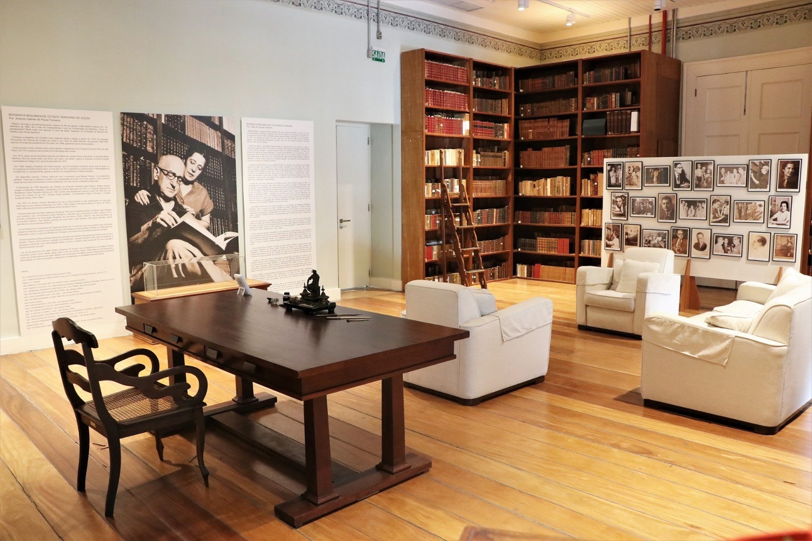 Biblioteca do Centro Cultural da Procuradoria Geral do Estado do Rio tem coleções especiais, espaço para estudo e internet liberada — Foto: Claunir Tavares/PGE