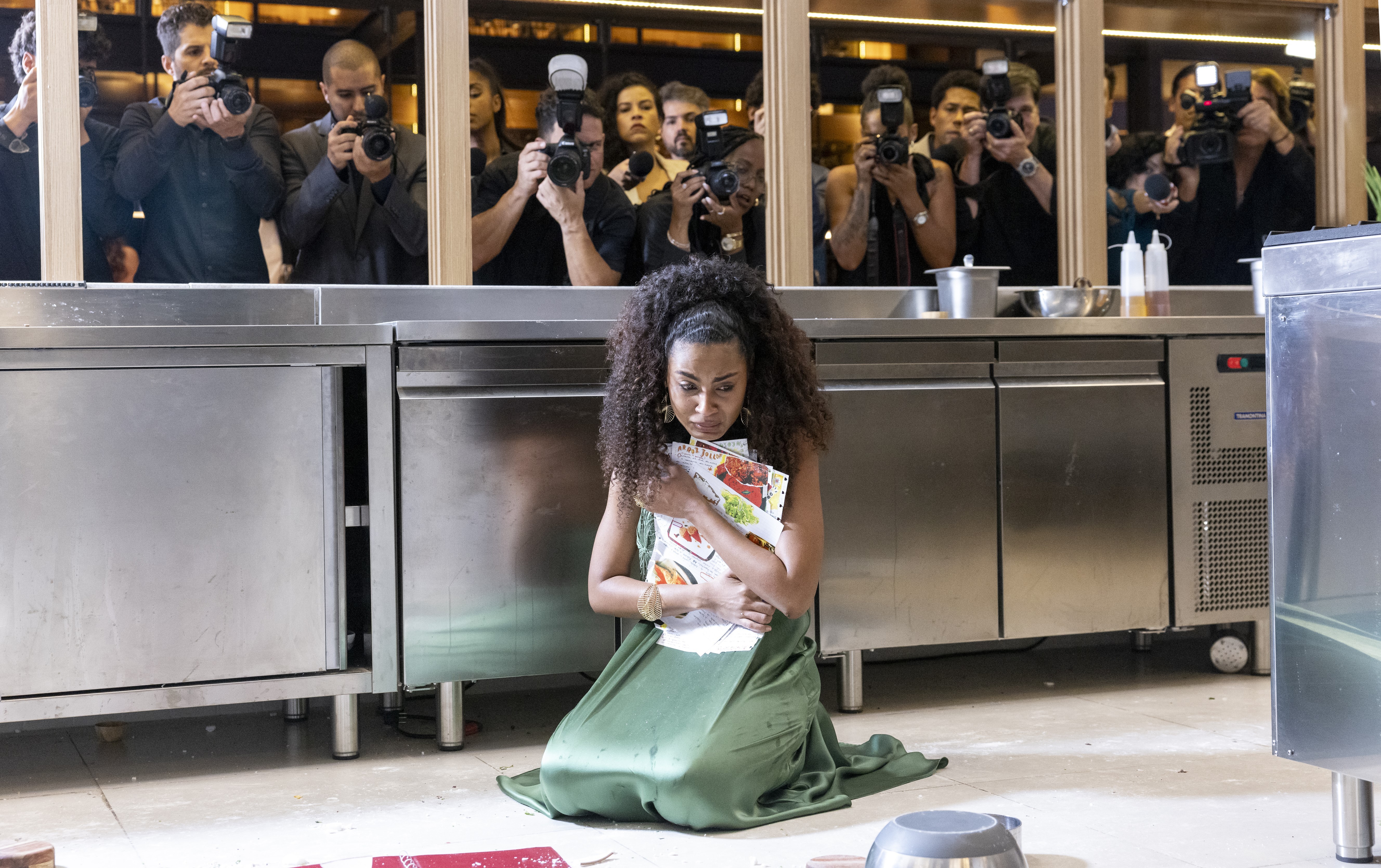 'Mania de você': Viola será humilhada em festa de premiação. Veja foto exclusiva