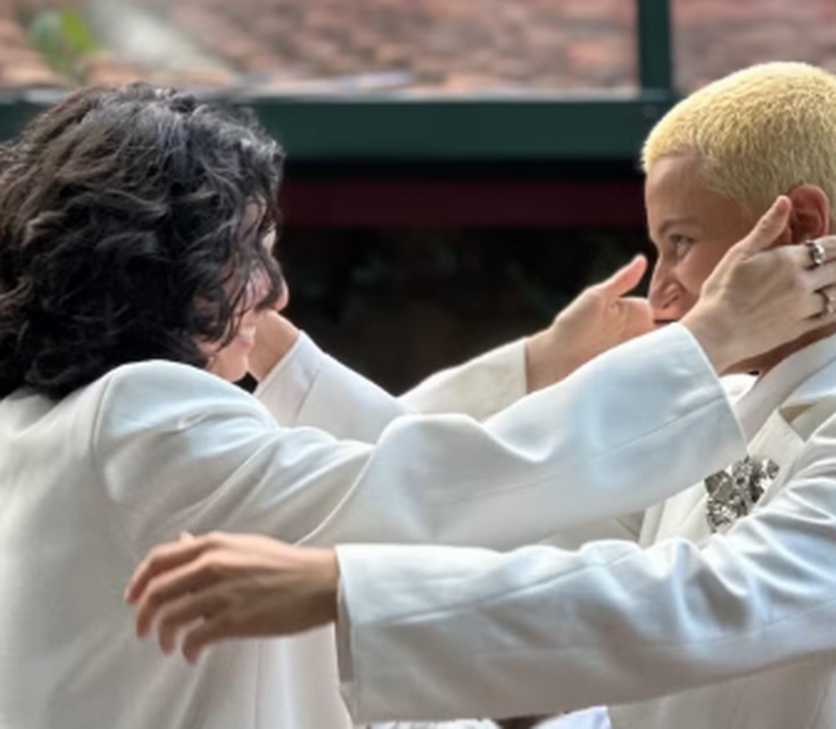 Filha de Débora Bloch, Julia Anquier celebra união com a cantora Maria ...