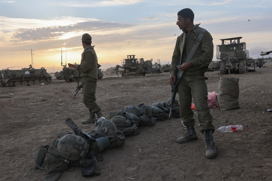 Chefe do Exército israelense visita tropas em Gaza