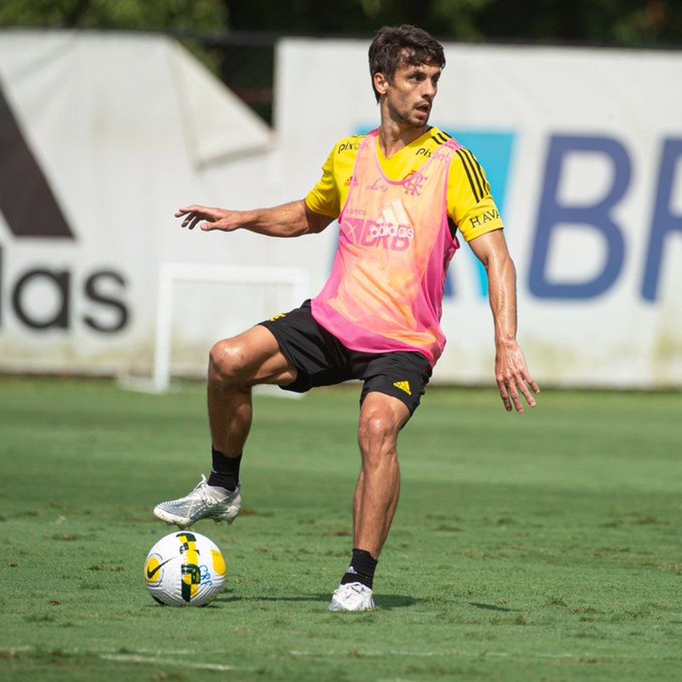 Rodrigo Caio em treino desta sexta no Flamengo — Foto: Divulgação