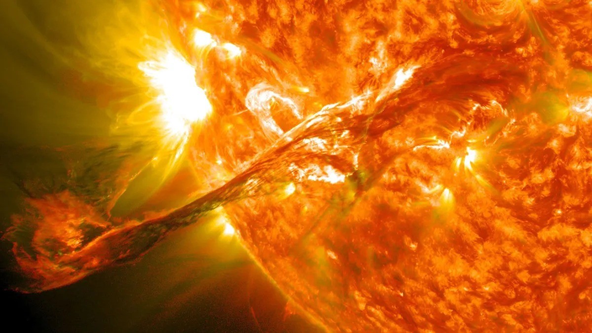 Terra entra em alerta para tempestade solar moderada nos próximos dias; entenda os possíveis efeitos - QTU Questões do Universo