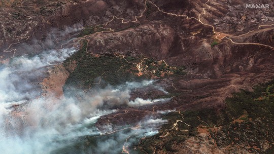 Antes e depois: imagens de satélite mostram devastação causada por incêndios florestais em ilhas gregas