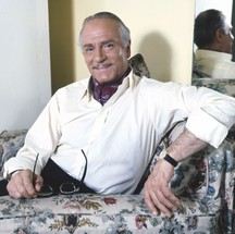 Laurence Olivier — Mestre da técnica clássica e maior intérprete de Shakespeare no cinema. Uniu disciplina teatral e presença marcante em adaptações históricas. — Foto: Reprodução