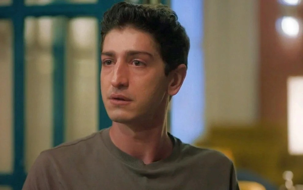 No sábado, Antônio reage quando Daniel pergunta se o pai está envolvido no sumiço de João — Foto: TV Globo