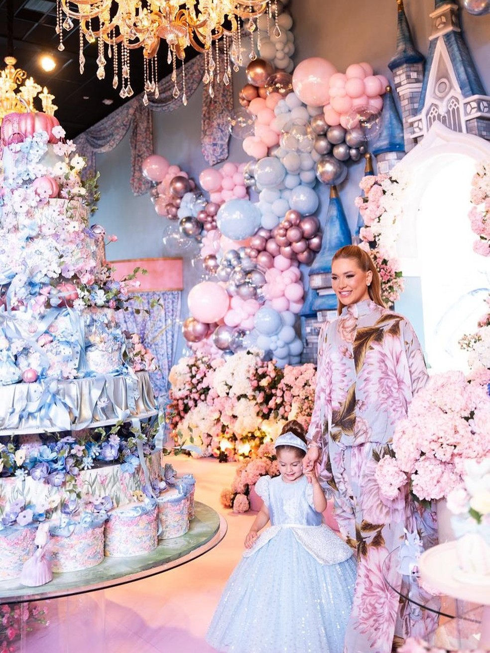 Vestido floral de Virgínia Fonseca em aniversário da filha movimentou a internet — Foto: Divulgação Rodolfo Santos