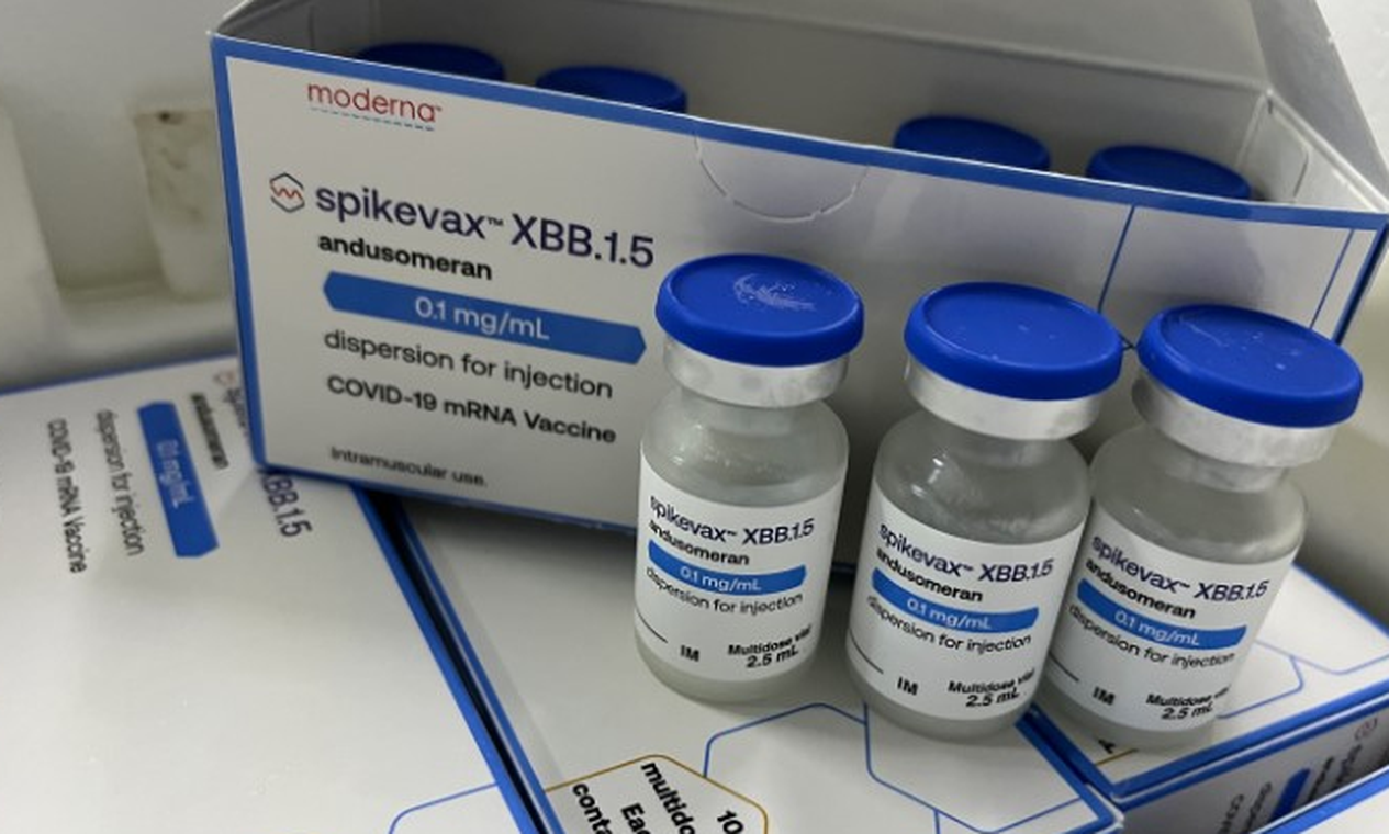 Vacinação contra a variante XXB da covid-19 começa nesta terça no Rio