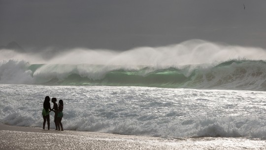 Com alerta de ressaca, Rio e Niterói podem ter ondas de até 3 metros entre quinta e sábado