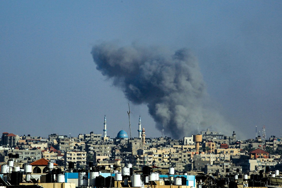 Israel intensificou campanha de bombardeio contra Rafah no sábado, 25 — Foto: Eyad Baba/AFP