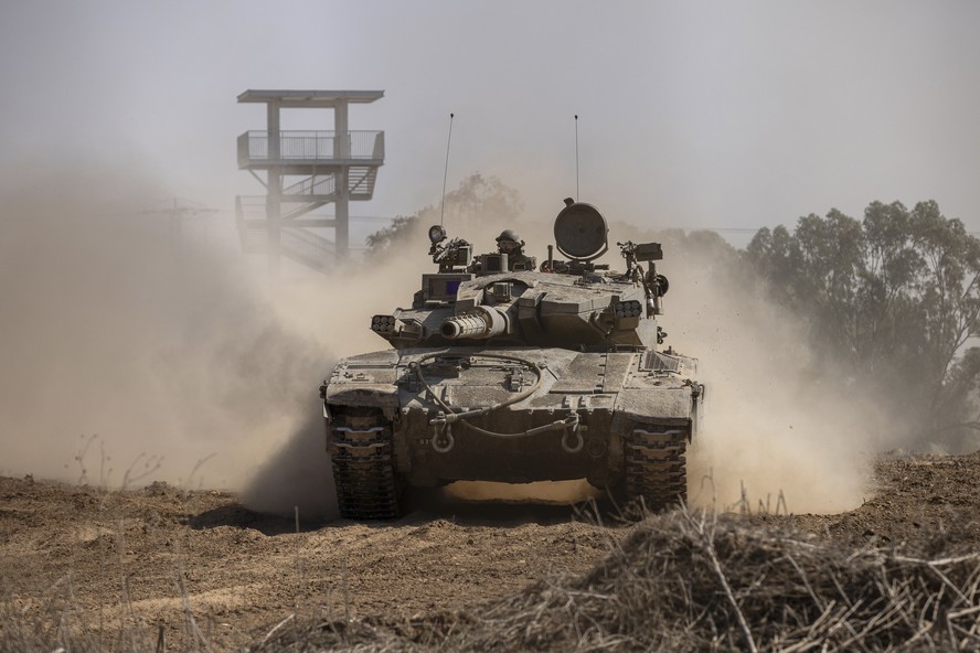Tanque israelense opera na fronteira da Faixa de Gaza