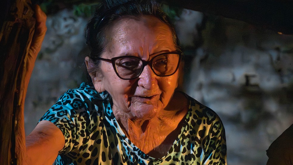 Tânia Maria em cena de "Yellow cake" — Foto: Divulgação / Gilvan Barreto