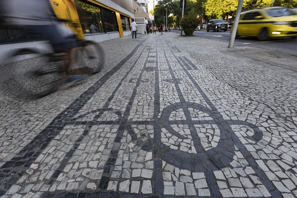 As calçadas musicais do Boulevard 28 de Setembro, em Vila Isabel, integram a rota do samba no bairro, ao lado de outros dez pontos — Foto: Alexandre Cassiano / Agência O Globo