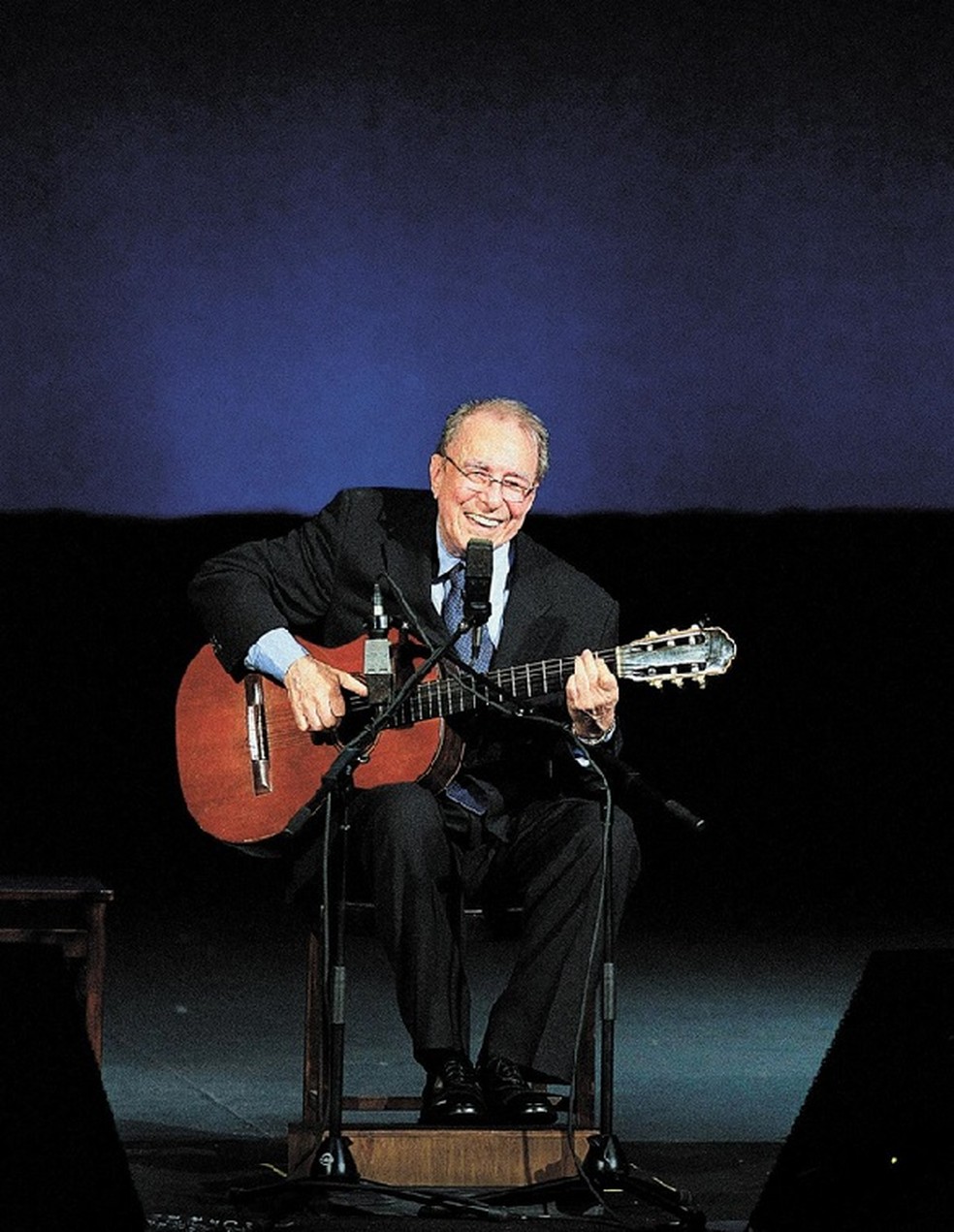 João Gilberto no Theatro Municipal: uma das fotos do livro'Álbum', de Leo Aversa — Foto: Leo Aversa