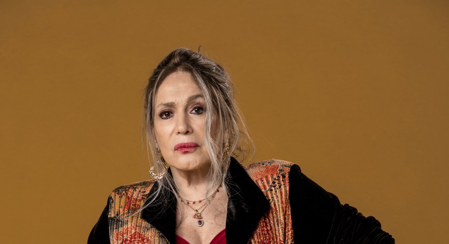 Susana Vieira caracterizada como Cândida, personagem de 'Terra e paixão'