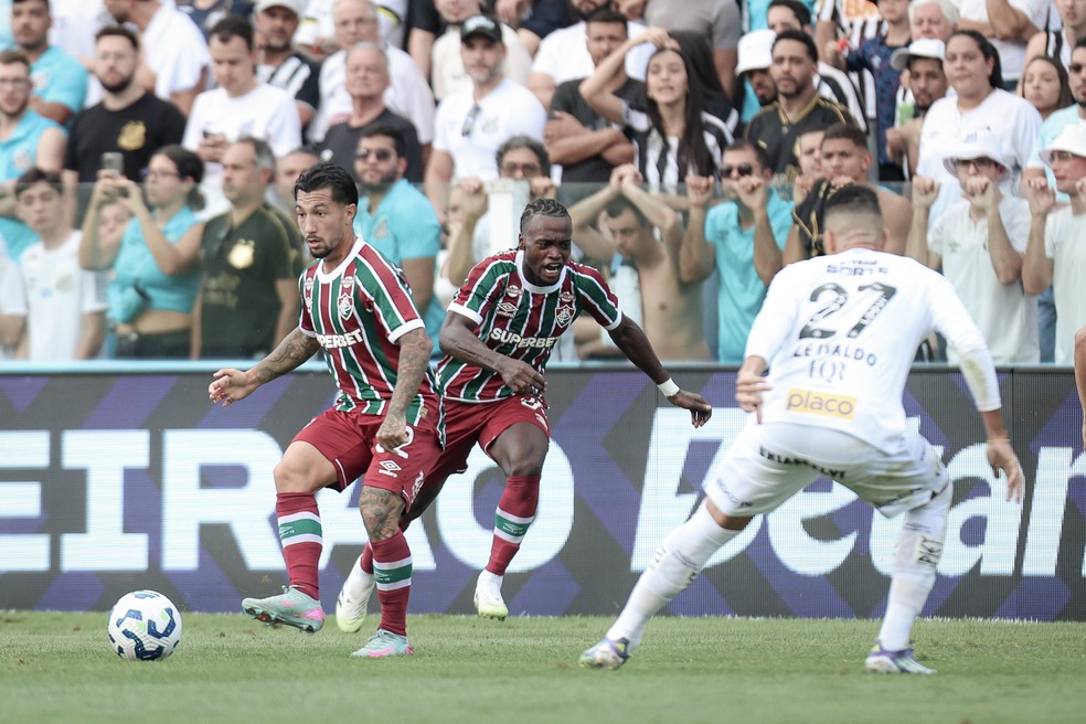 Lucho Acosta e Santiago Moreno foram titulares no empate em 0 a 0 com o Santos, pelo Brasileiro — Foto: Marcelo Gonçalves/Fluminense FC
