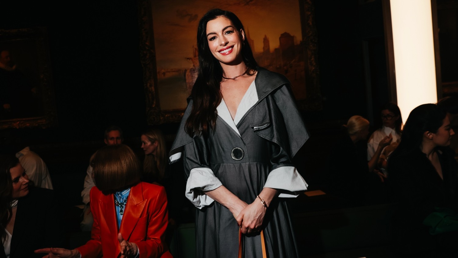 Anne Hathaway revela truque simples que cria efeito lifting no rosto
