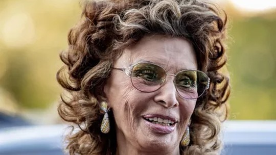 Sophia Loren passa por cirurgia no quadril após sofrer queda em casa, na Suíça