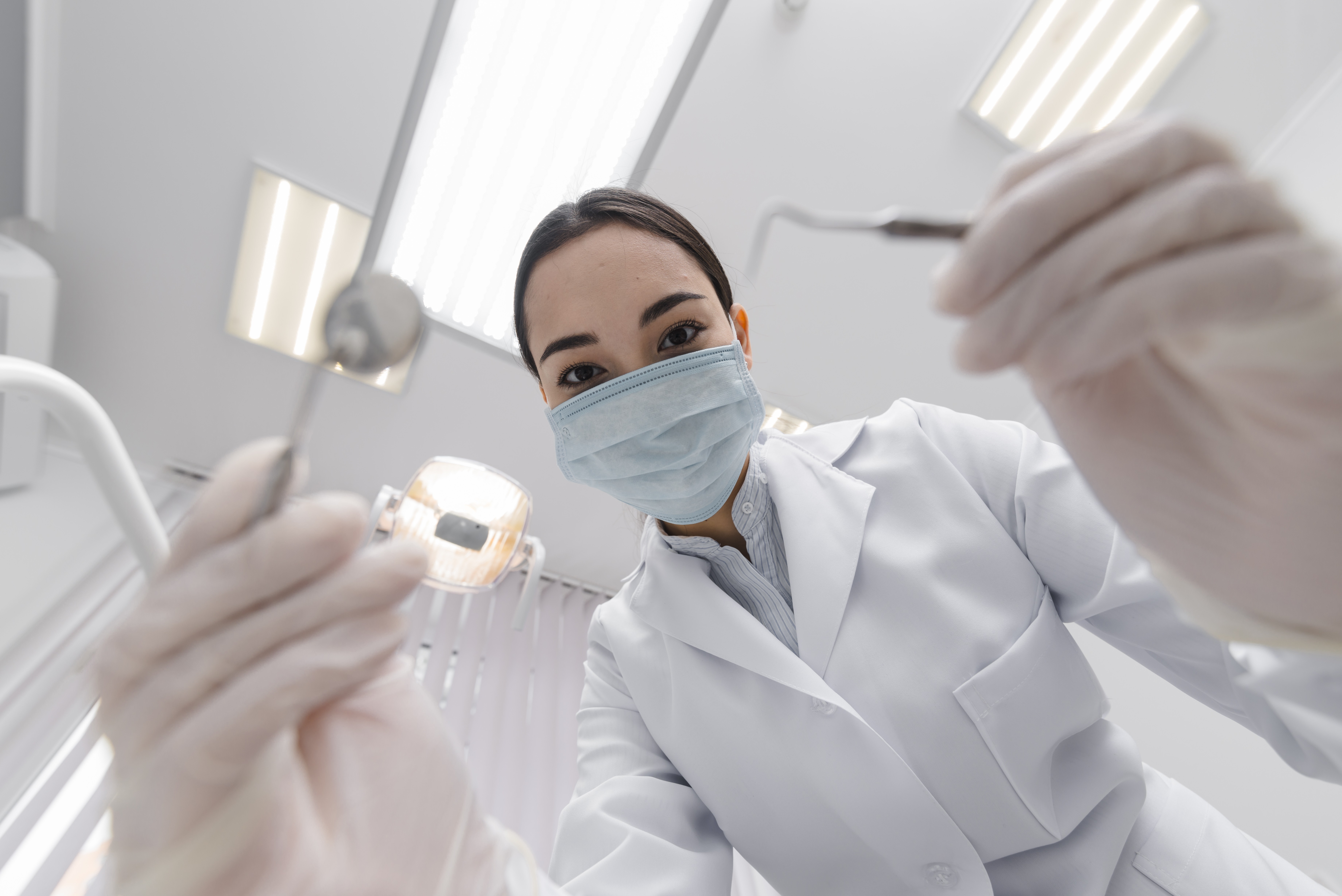 Conselho de Odontologia vai recorrer de decisão da Justiça que impede dentistas de realizarem harmonização facial - QTU Questões do Universo