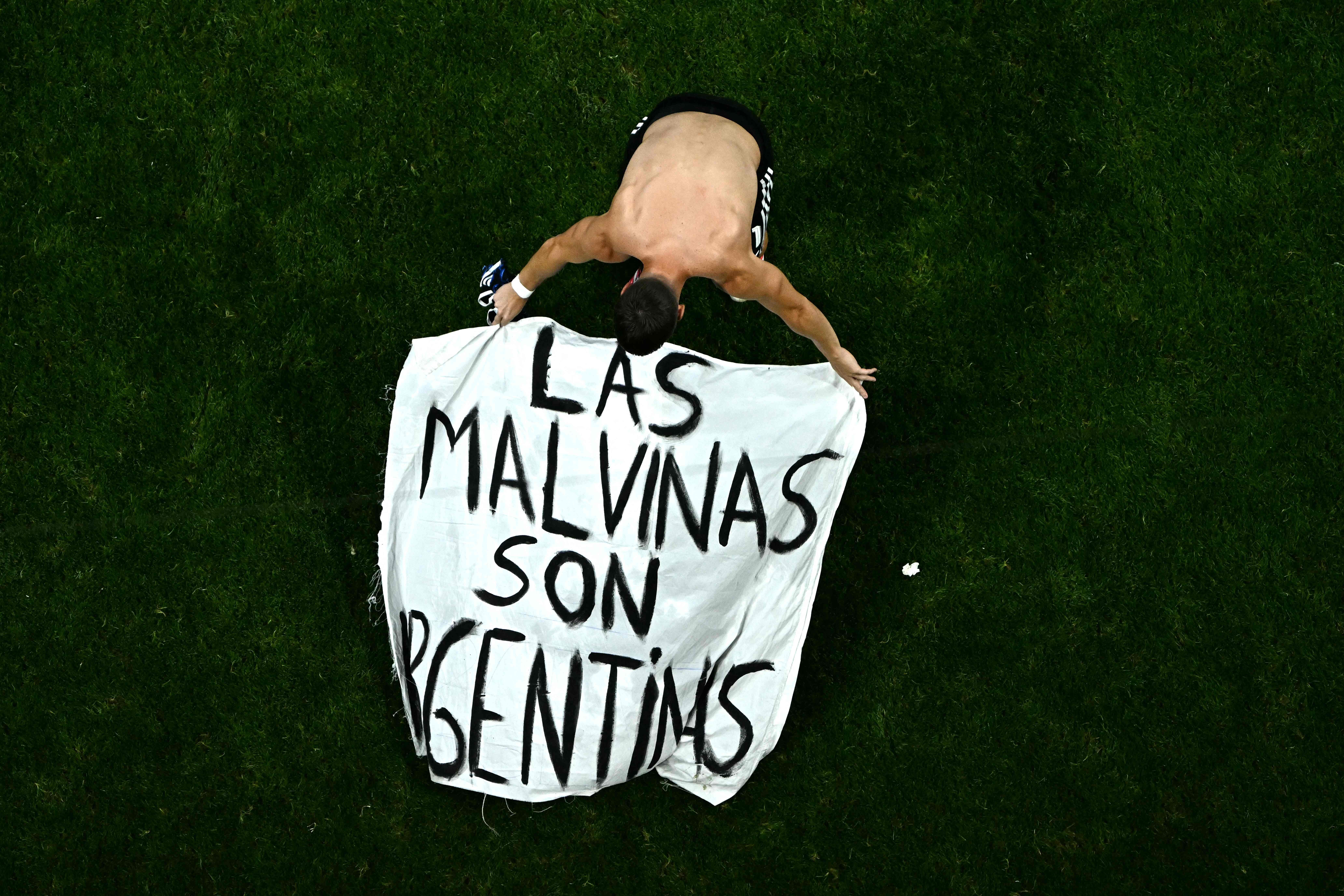 Fifa pode punir Argentina por faixa política em comemoração