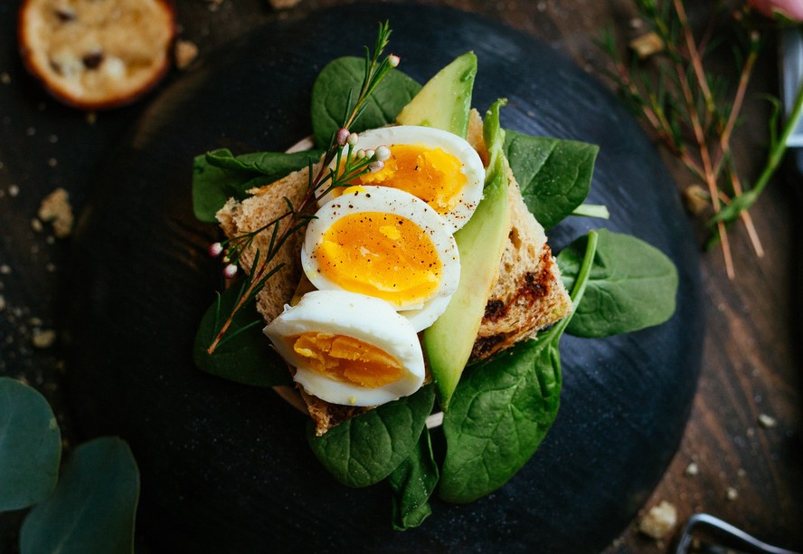 Ovos e espinafre são alguns dos alimentos que não devem ser reaquecidos.