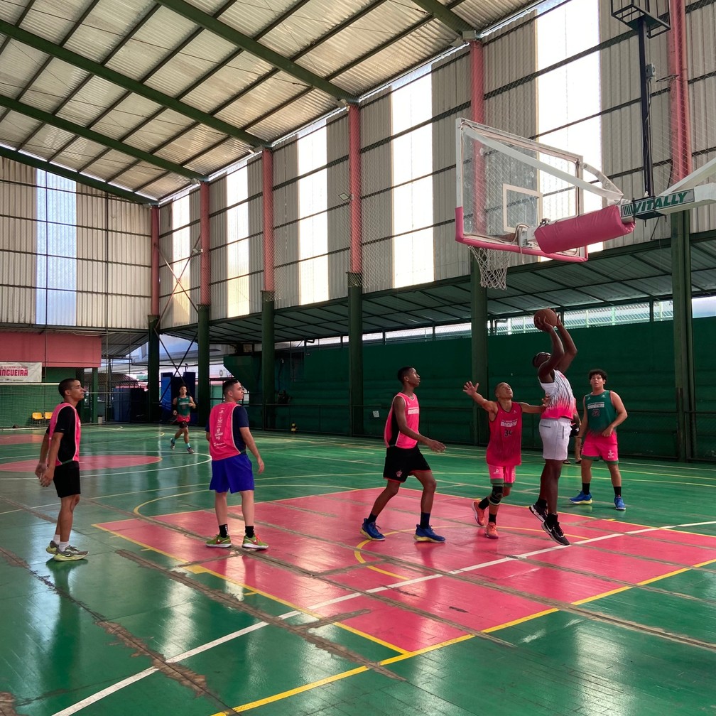 Quadra de basquete na Mangueira — Foto: Divulgação/Instituto Mangueira do Futuro