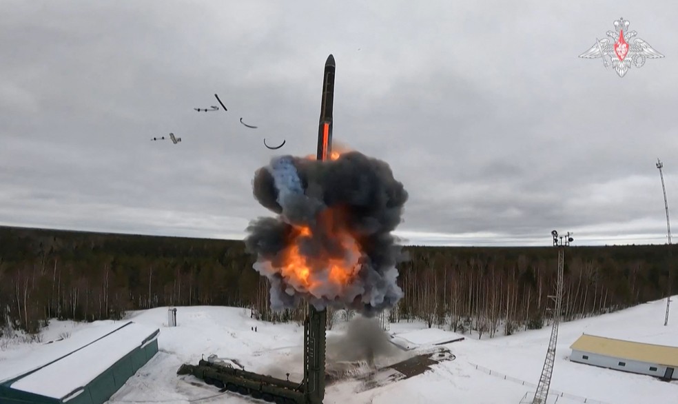 Imagem de teste de míssil balístico intercontinental (ICBM) russo — Foto: Ministério da Defesa da Federação Russa / AFP