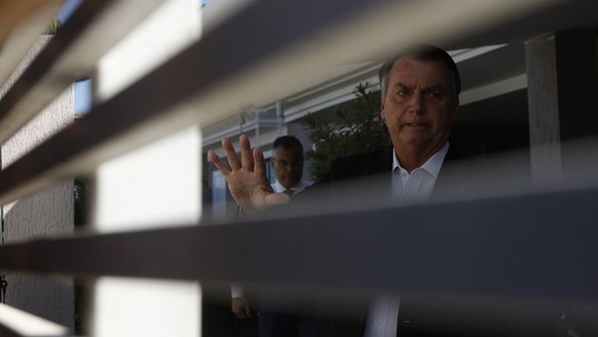 Bolsonaro se reúne com advogado após TSE marcar julgamento que pode torná-lo inelegível
