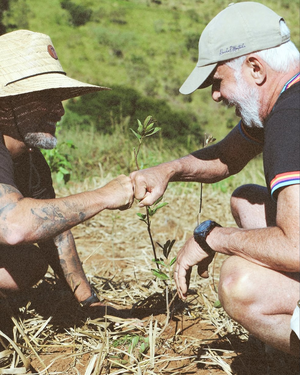 O ator Bruno Gagliasso e o pai Paulo César Pereira Marques — Foto: Reprodução/Instagram