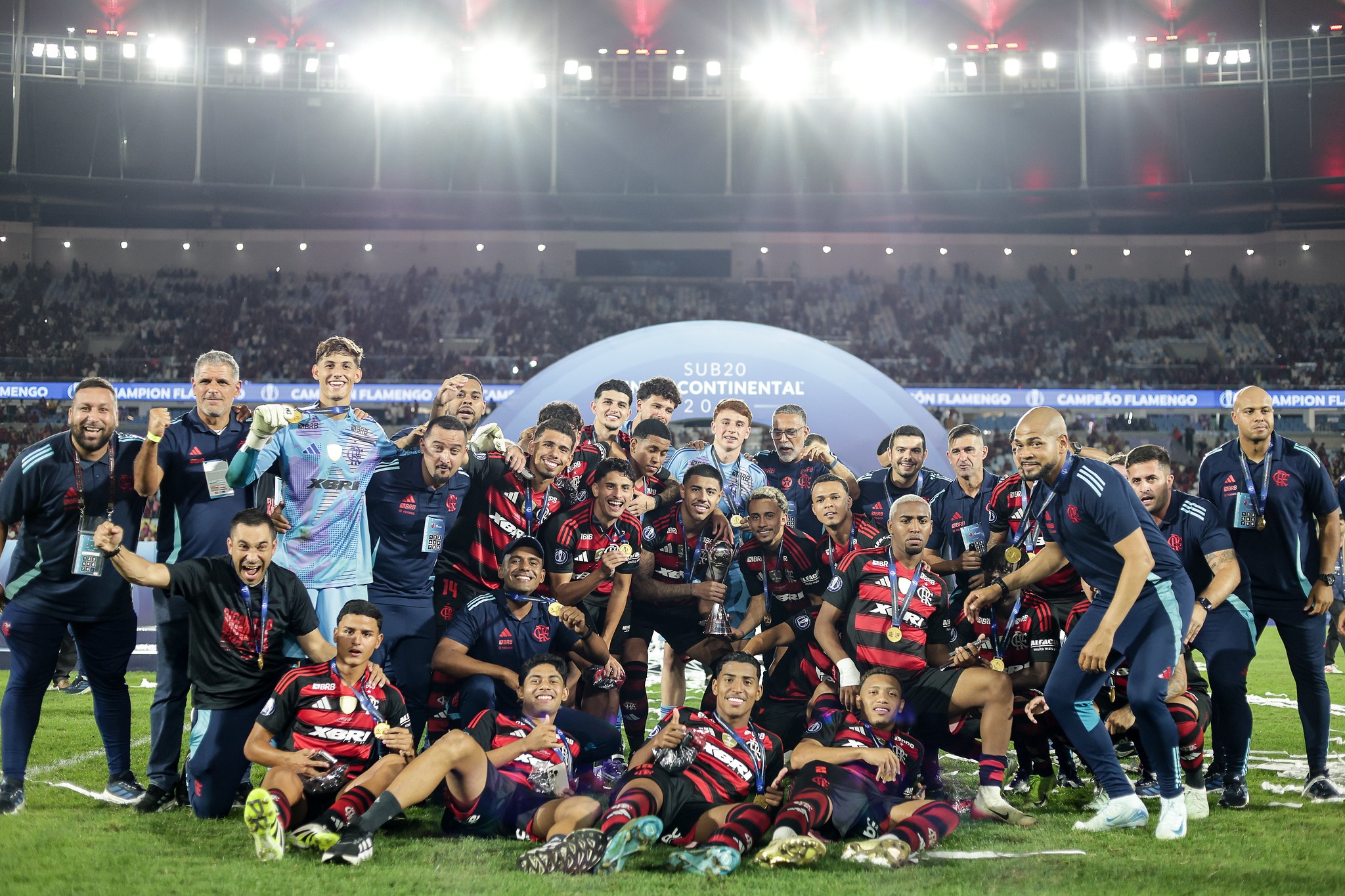 Garotos do Ninho emocionam e levam Maracanã à loucura em vitória contra o Barcelona que deu bi do Intercontinental sub-20 ao Flamengo