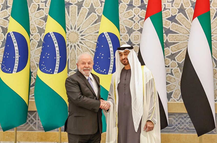 Lula é recebido no Palácio Presidencial de Abu Dhabi