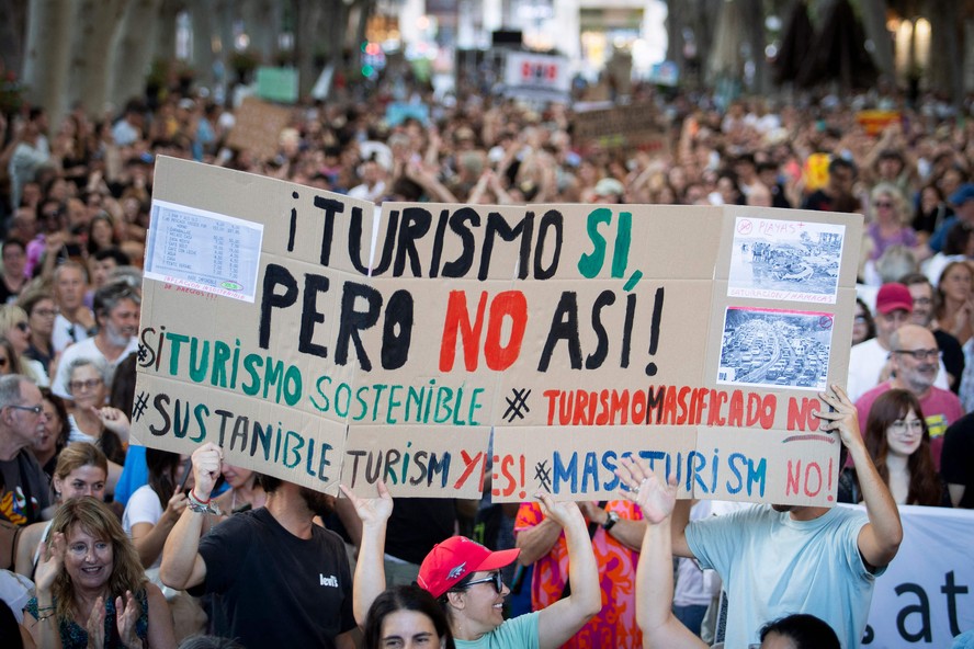 Protesto contra o excesso de turismo e preços de habitação na ilha de Maiorca, na Espanha