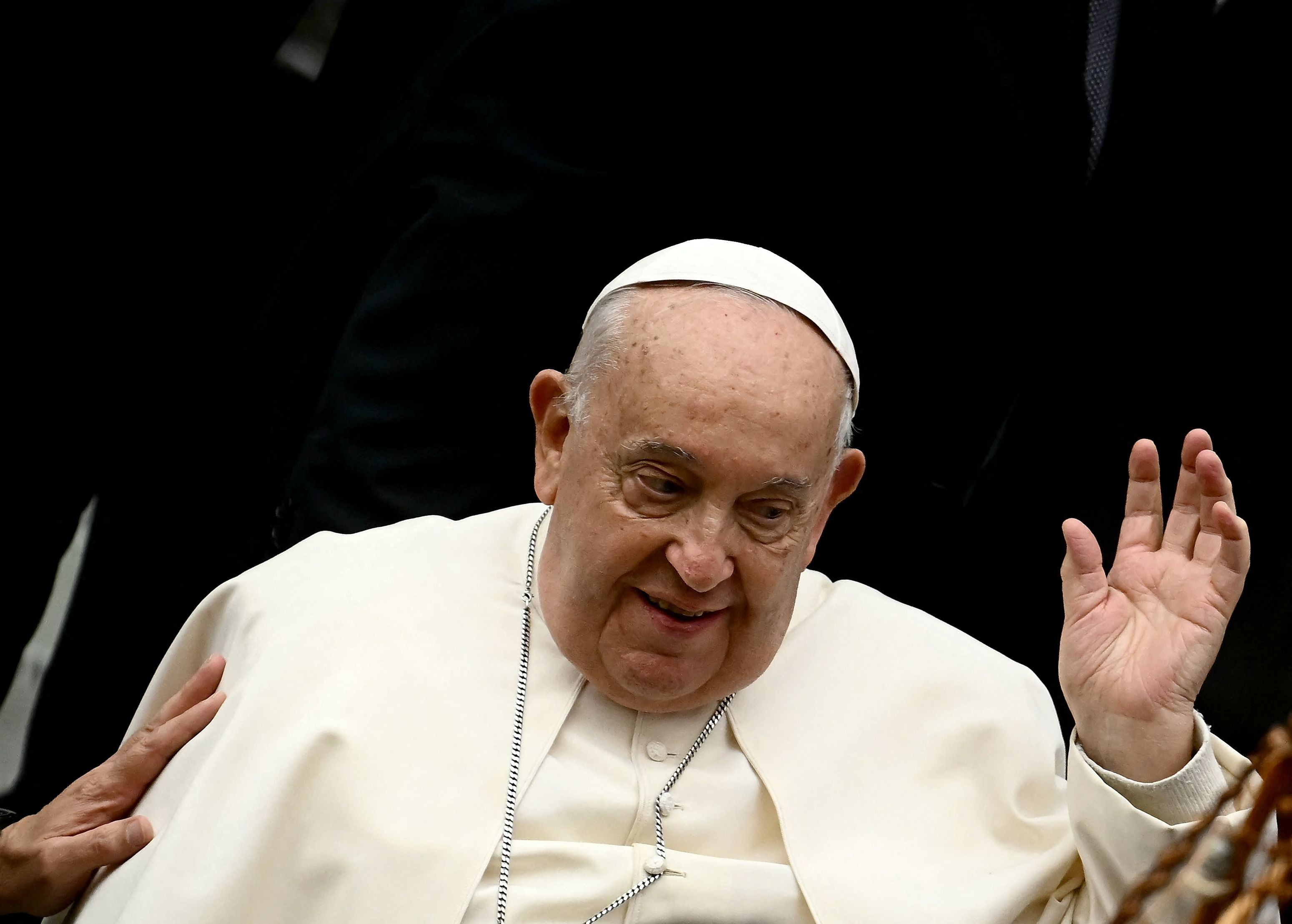 Papa visitará a Córsega em dezembro após evitar comparecer à reabertura da Catedral de Notre Dame