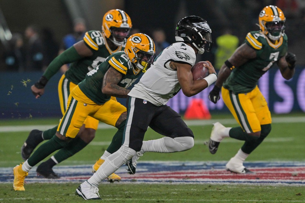 Jalen sofre pelo Philadelphia Eagles e Green Bay Packers no Brasil – Foto: Nelson ALMEIDA / AFP