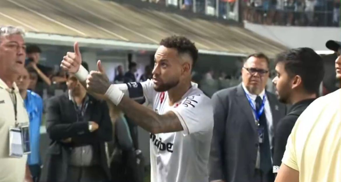 Leitura labial revela o que Neymar disse em discussão com torcedor do Santos: 'Vou te dar um minuto de fama'