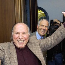 O escritor Húngaro Imre Kertész, vencedor do Nobel de literatura em 2002 — Foto: AFP PHOTO / ANDREAS ALTWEIN