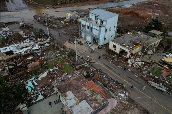 Destruição provocada pelas enchentes na cidade de Lajeado, no Rio Grande do Sul