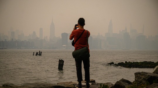 Incêndio no Canadá deixa Nova York coberta de cinzas e com pior qualidade do ar no mundo; vídeo